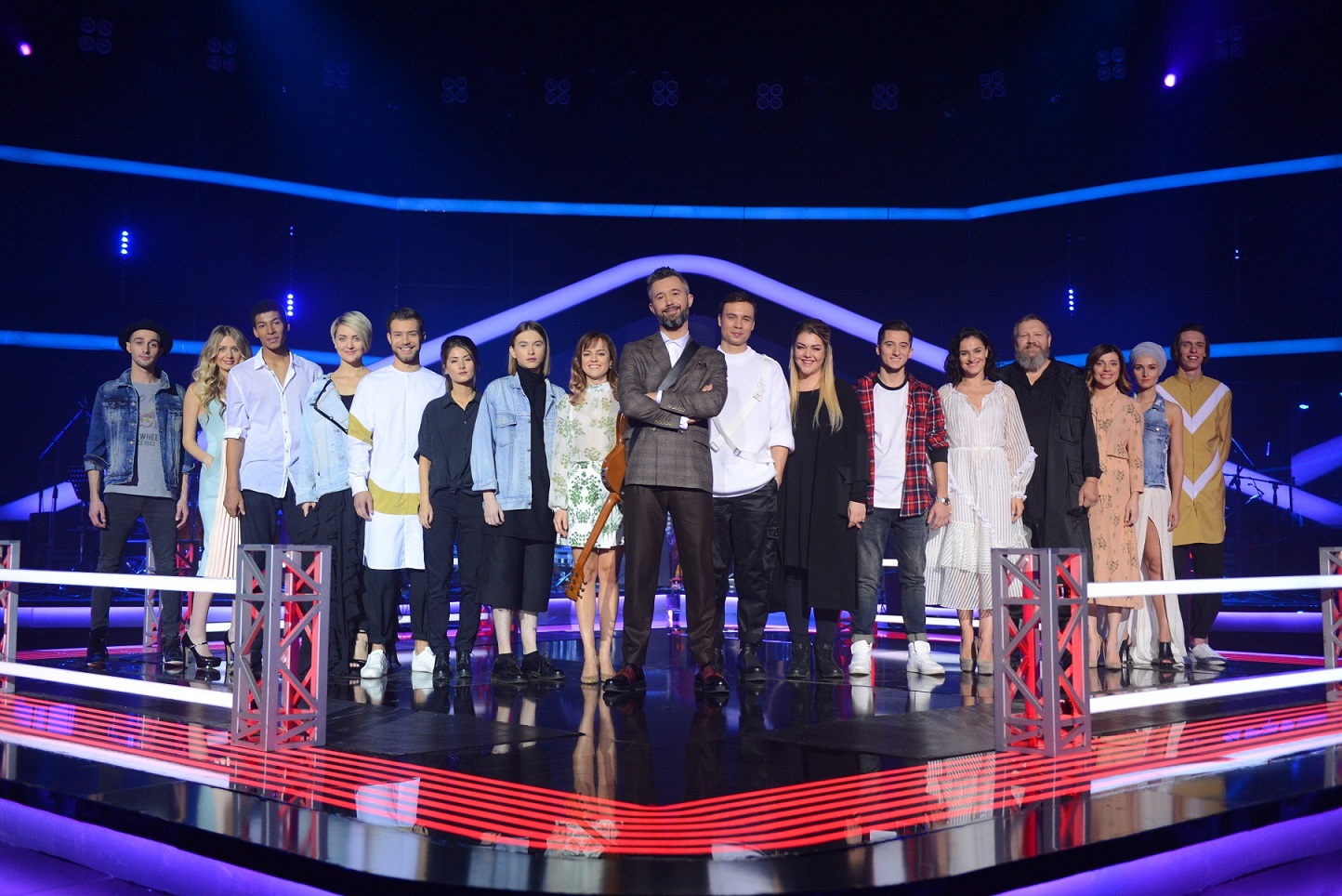 Стиль звезд на шоу &quot;Голос країни-7&quot;: Тина Кароль в платье от Julien Macdonald и Катя Осадчая в Elenareva